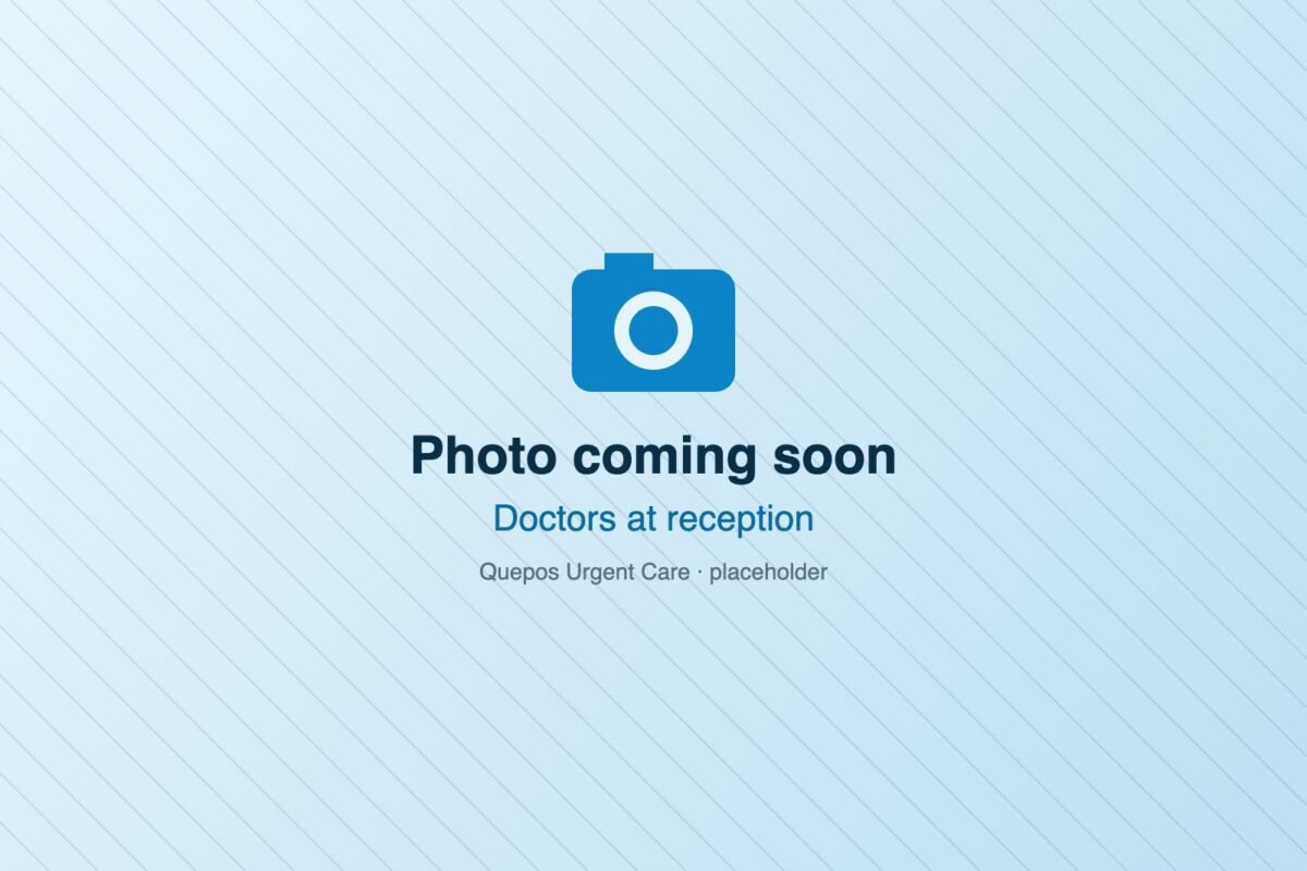 Doctors at the reception of Quepos Urgent Care